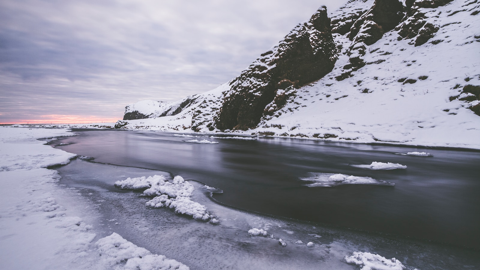 Skier en Islande : est-ce possible ? Sur quelles montagnes et à quelle saison ?